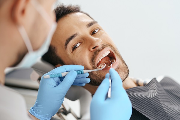 Ask A Dentist: Should I Wait To Get A Tooth Extraction?